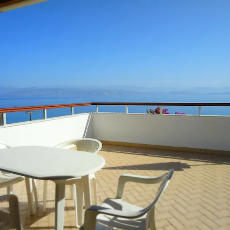 Dionysos Apartmán Apraos