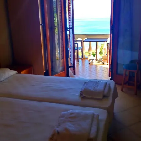 Dionysos Apartmán Apraos